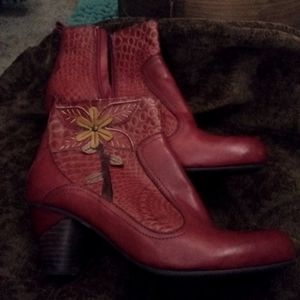 Lipstick red boots w/leather flower applique